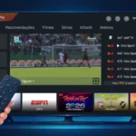Usuário usando controle remoto para trocar canais rapidamente no VeloPlay na Smart TV